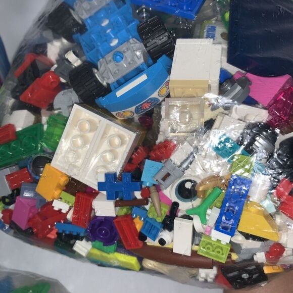 5 Lbs Bulk Mixed Lego Bricks And Accessories Including Some Figurines, Unsorted - Picture 6 of 7